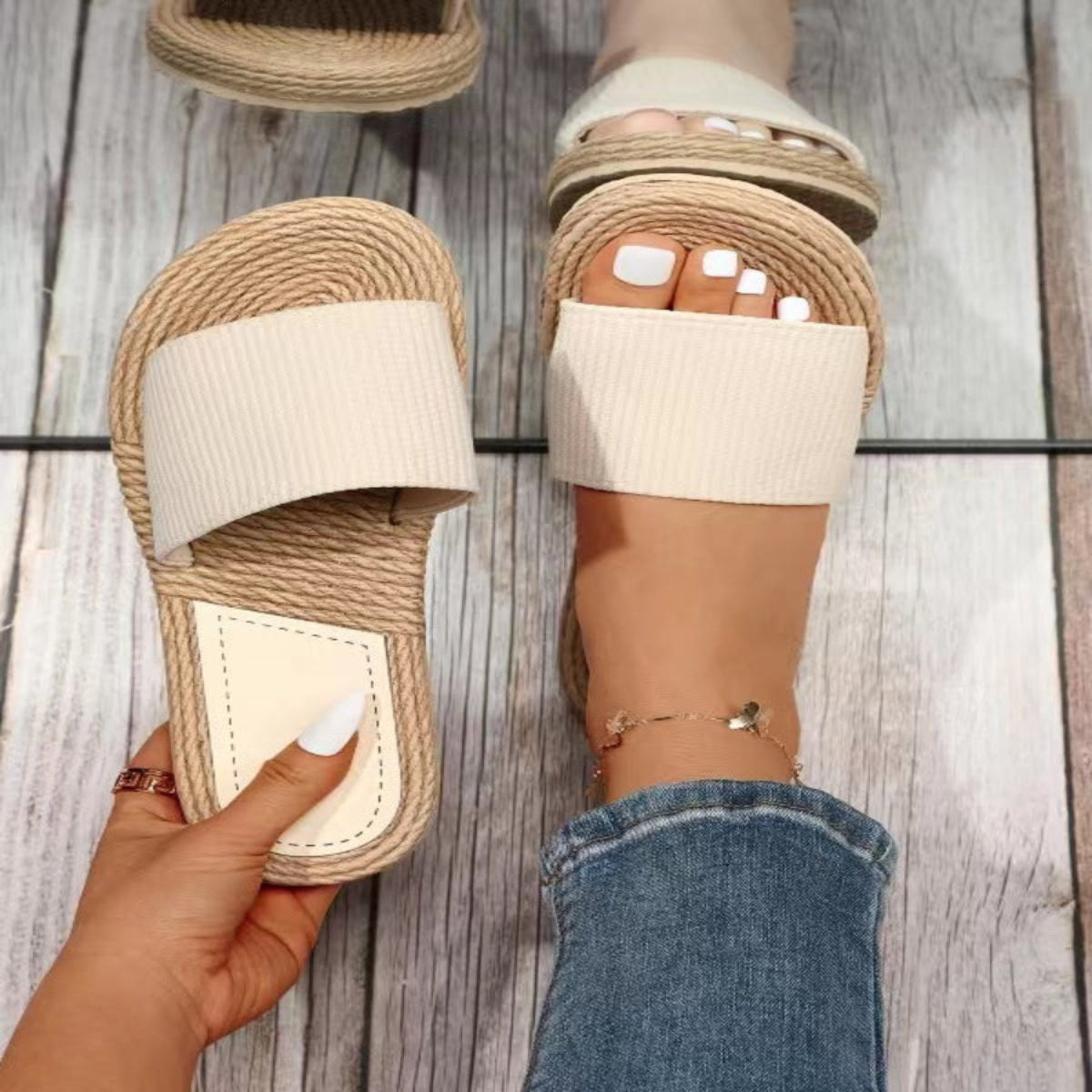 Non-Slip Indoor Slippers – Lightweight, Breathable & Odor-Resistant Home Slides