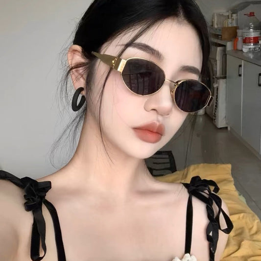 Vintage Revival Oval Frame Glasses – Retro Chic Eyewear for Women